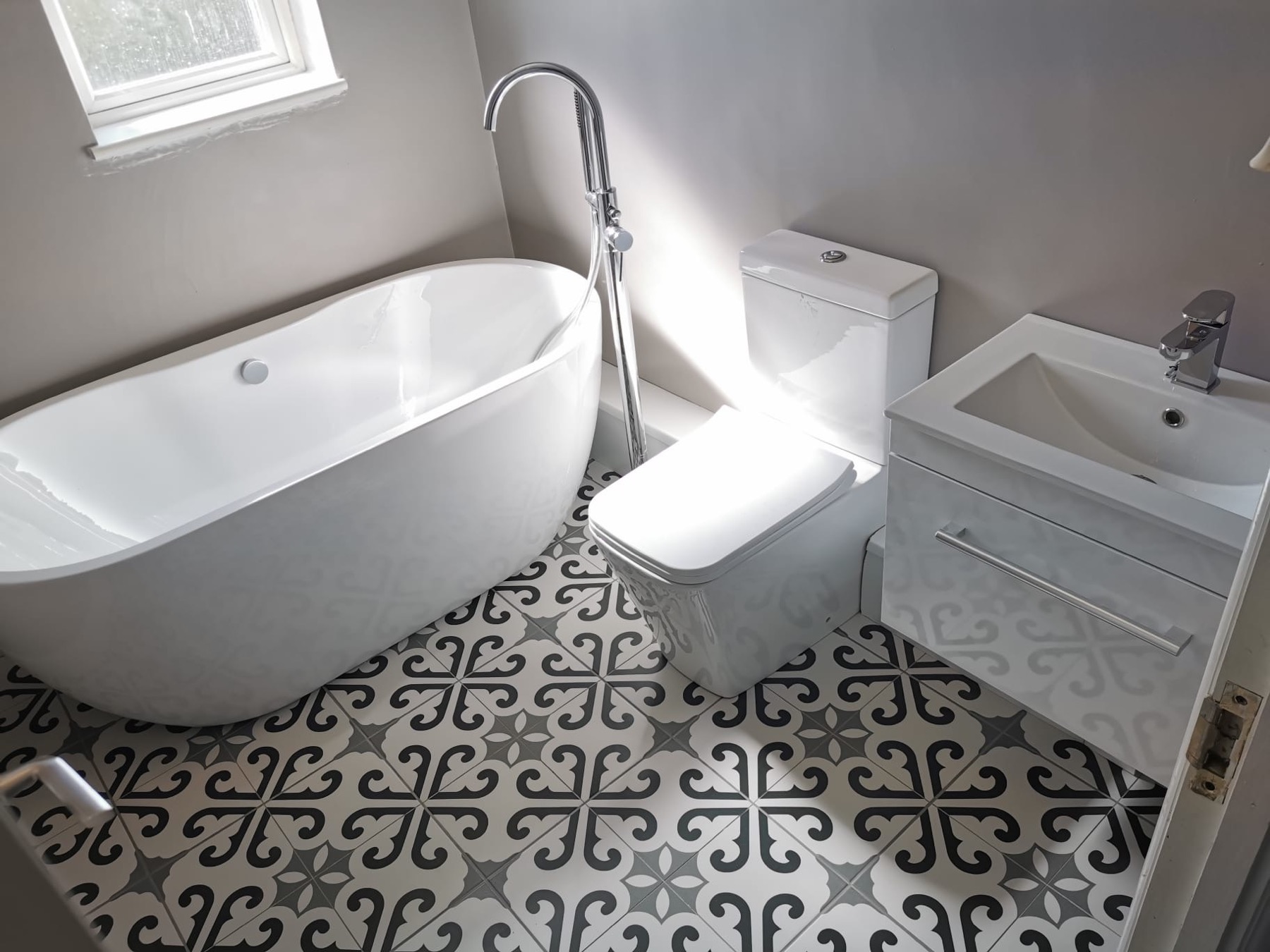 Freestanding Bath with Patterned Floor Tiles